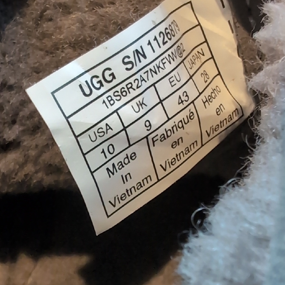 UGG Men's Gray Chukka Boots - Picture 8 of 8